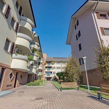 Milan Forum Camelia Guesthouse Assago Exteriör bild