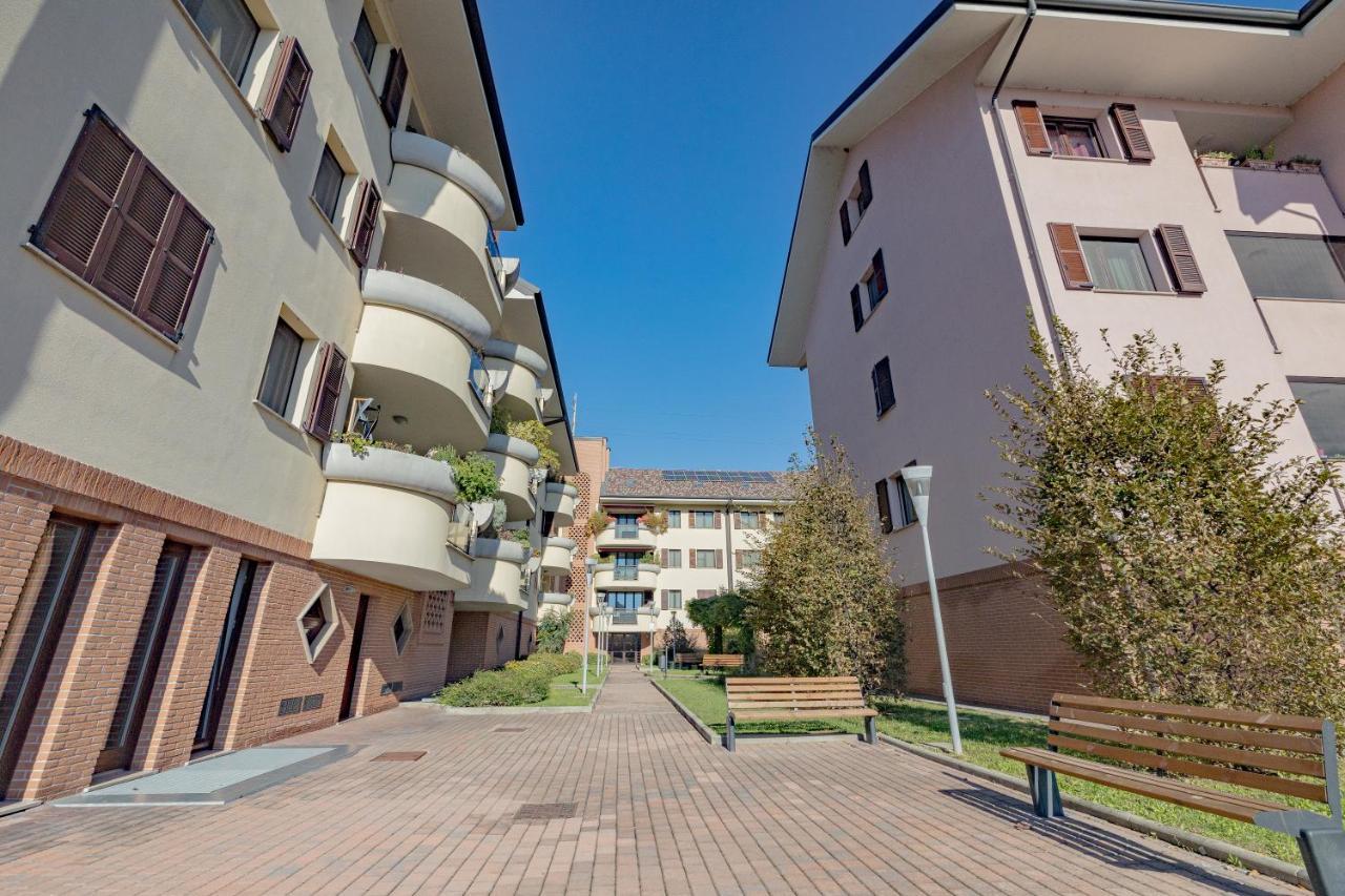 Milan Forum Camelia Guesthouse Assago Exteriör bild